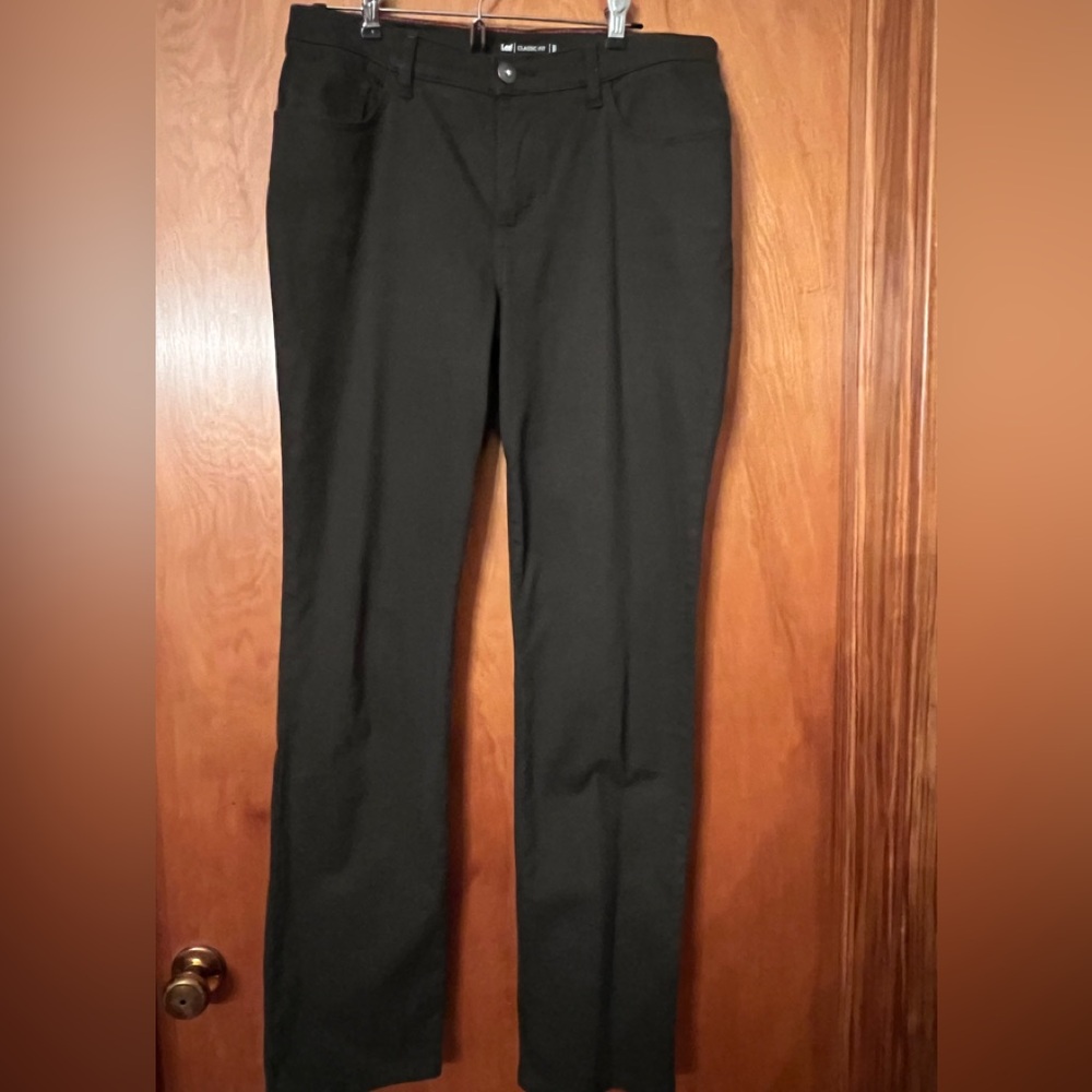 Lee Classic Fit size 8 medium olive green 5 pocket style pants slacks